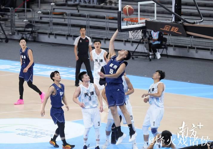 辽粤大战支离破碎!63次犯规62次罚球45次失误 辽粤大战支离破碎!63次犯规62次罚球45次失误